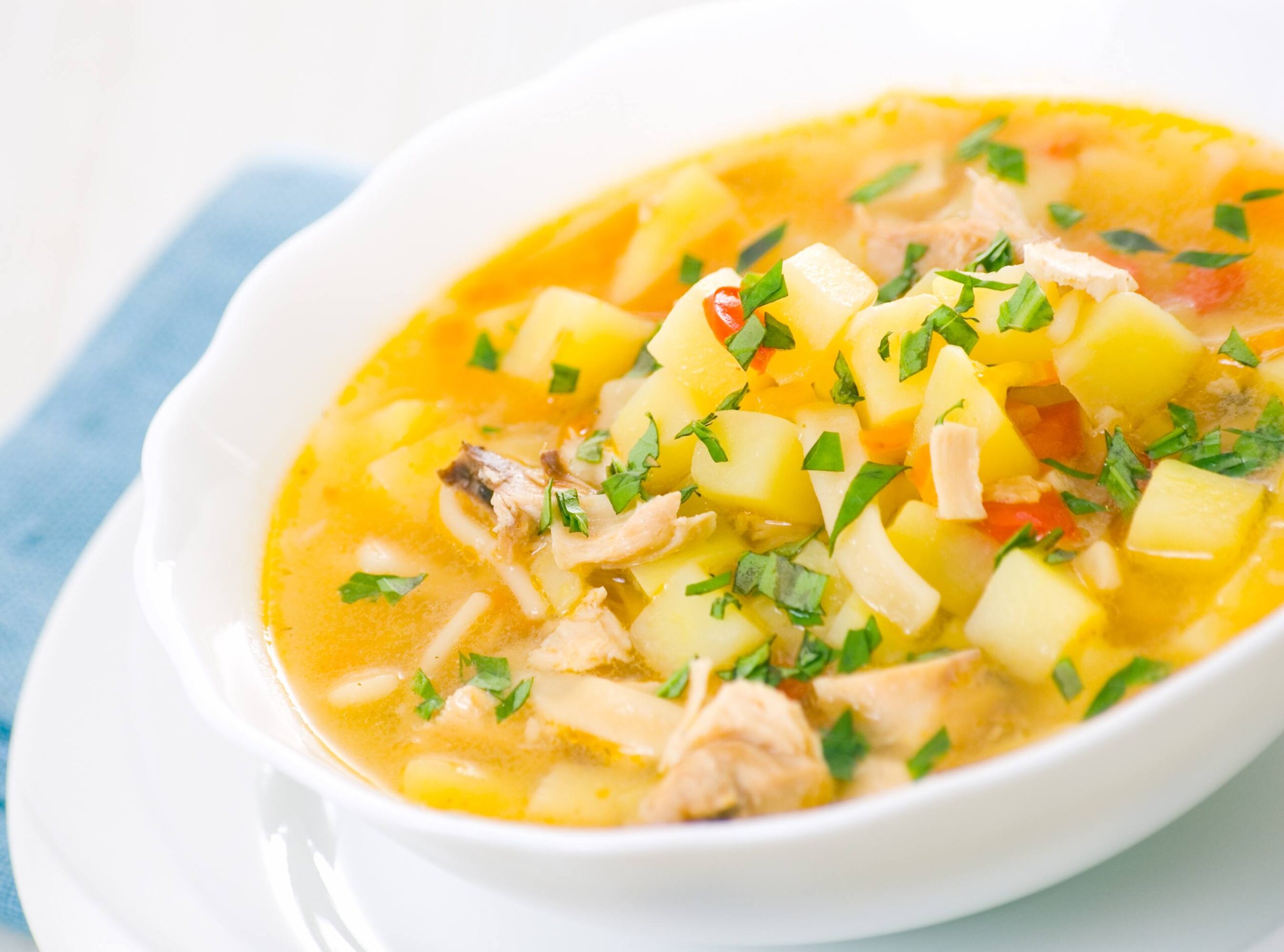 Deliciosa receta de sopa de poro y papa: sorprende a todos con este